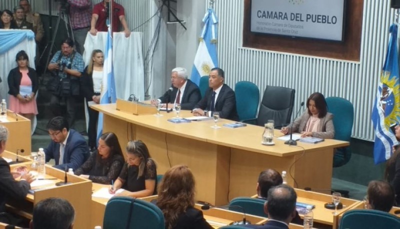 La Legislatura provincial este domingo. (Foto C.R.)