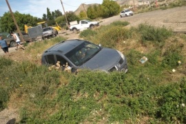 Un hombre se quedó dormido al volante y cayó a un canal