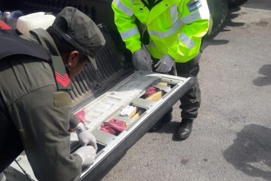 Detuvieron a un hombre con 53 kilos de droga en su camioneta 