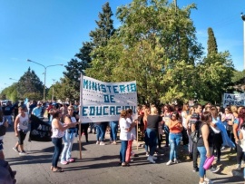 Por mandatos de las regionales continuará el paro docente