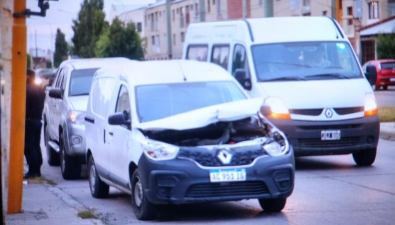 Tres autos chocaron y uno se dio a la fuga 