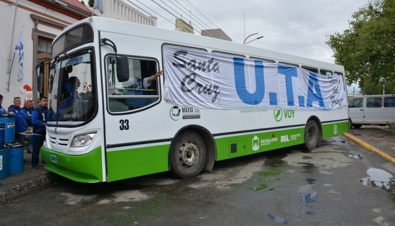 Continua el conflicto por el transporte público (foto archivo).