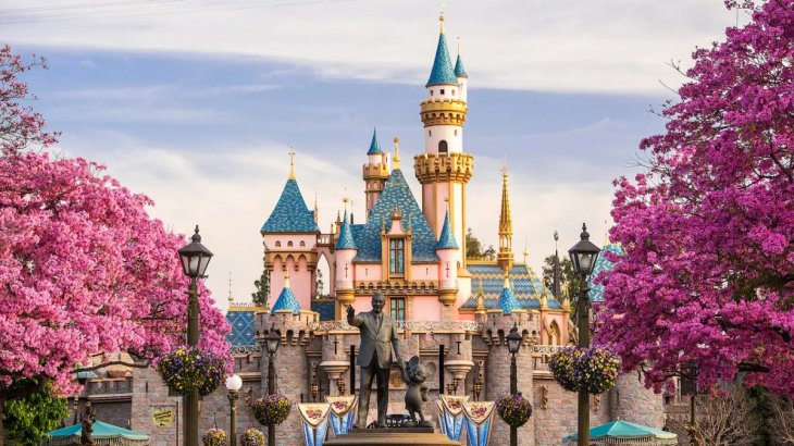Disney cerró sus parques de Florida, California y París