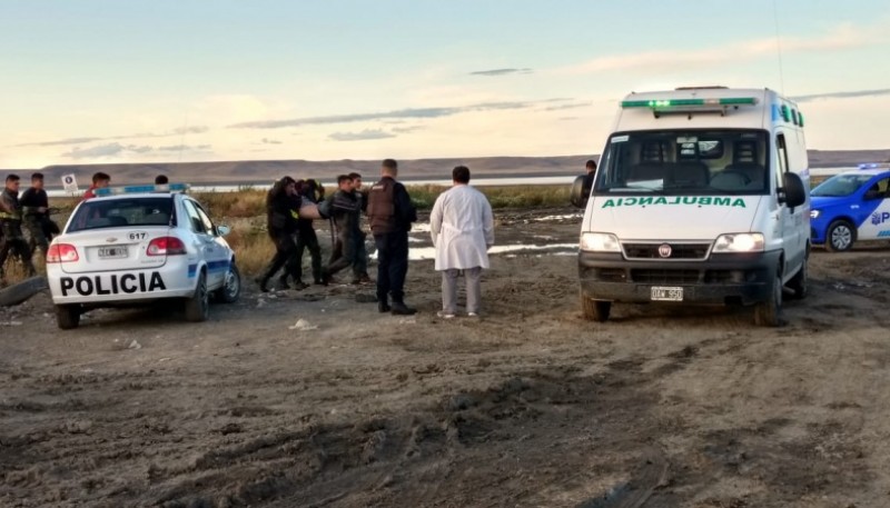 Joven fue rescatado al empantanarse en la Ría  (Foto: Cristian González)