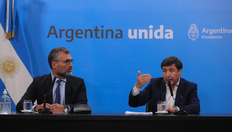 El Gobierno anunció bonos para beneficiarios de AUH, planes sociales y jubilaciones y pensiones mínimas