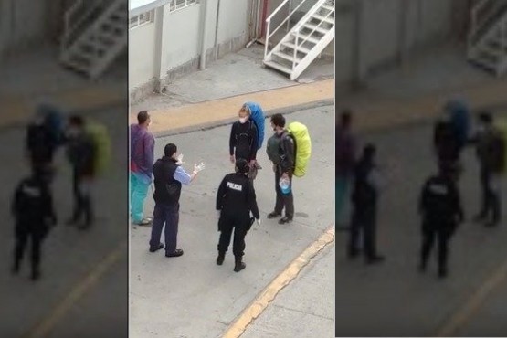 Turistas franceses cumplirán aislamiento en Madryn