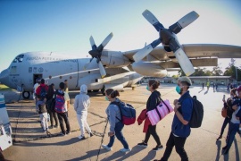 Dos aviones Hércules C-130 para traer de regreso a 140 argentinos