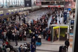 Piden cese total de actividades en los aeropuertos: “Nos están enviando a morir”