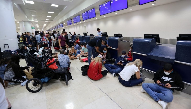 Varados en el aeropuerto (Foto Infobae)