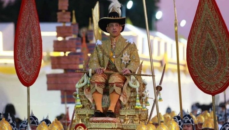 El rey de Tailandia realiza la cuarentena en Alemania junto a sus 20 esposas