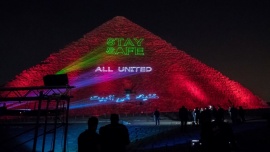 "Quedate en casa", el mensaje en la gran pirámide de Guiza
