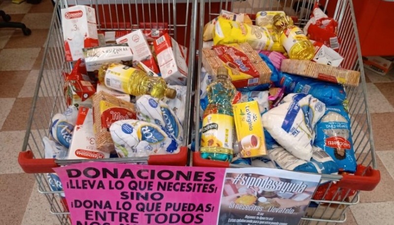 Un donante anónimo llena changuitos en los supermercados para los que más necesitan