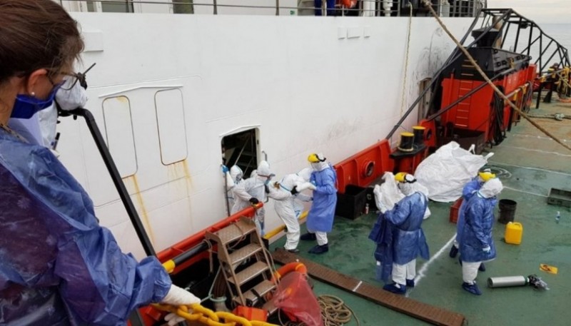 Un crucero quedó anclado con más de 60 personas contagiadas de COVID-19