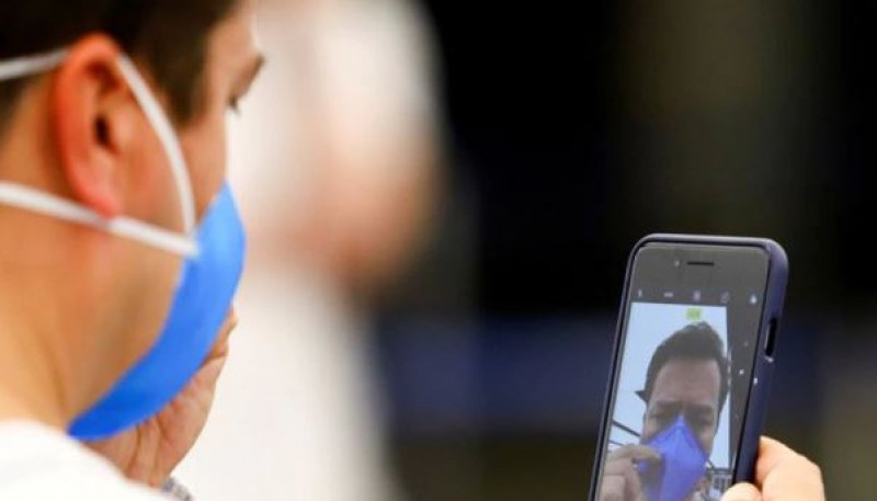 Cómo desbloquear el celular con reconocimiento facial si tenés puesto el barbijo