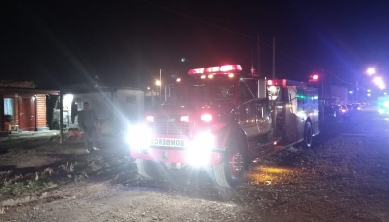 Se incendió una vivienda en el Barrio Evita (Foto: C.G)