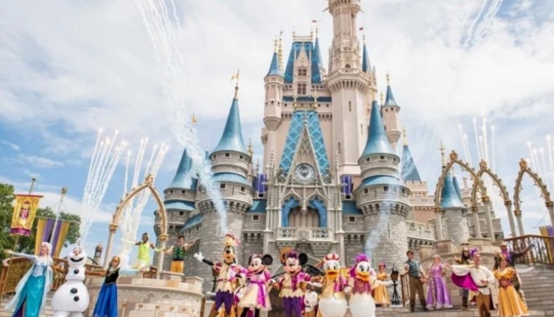 Disney suspendió a 43.000 empleados y no les pagará el sueldo
