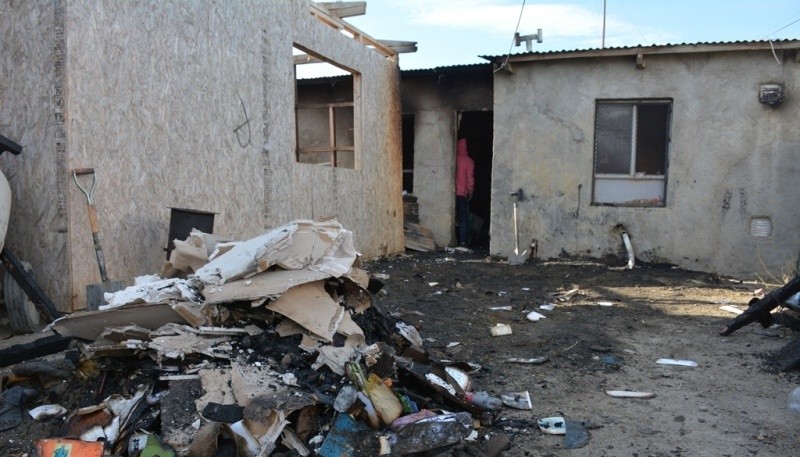 El fuego destruyó toda la vivienda a su paso. (Foto: C.R.)