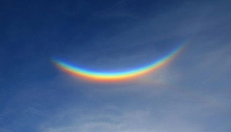Apareció un arco iris al revés en el cielo de Italia: qué significa este extraño fenómeno