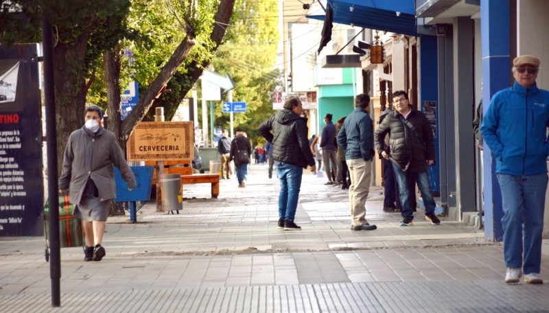 Gente en el centro (C.R.)