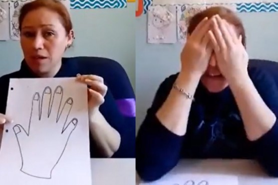 Una maestra enseñó a contar hasta cinco con un dibujo de una mano con seis dedos