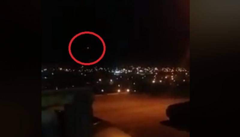 Vecina muestra video donde se escuchan estruendos y se ven luces en el cielo