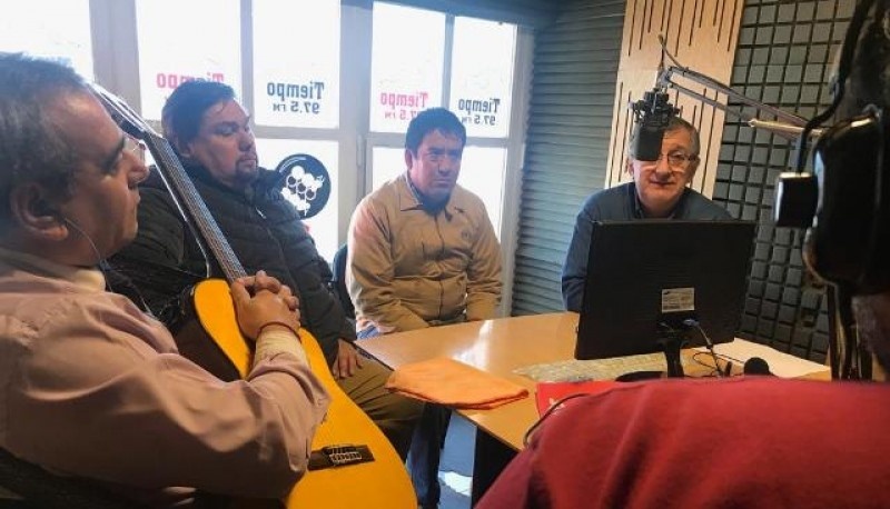 Organizadores durante una visita en Tiempo FM