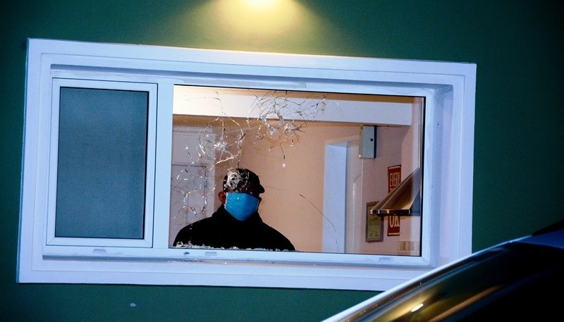 Varios de los disparos impactaron contra la ventana de la cocina. (Foto: F.C.)