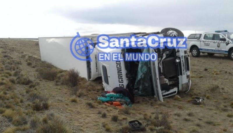 Choque y vuelco de camiones en la Ruta Nacional N 3 (Créditos: Santa Cruz en el mundo)