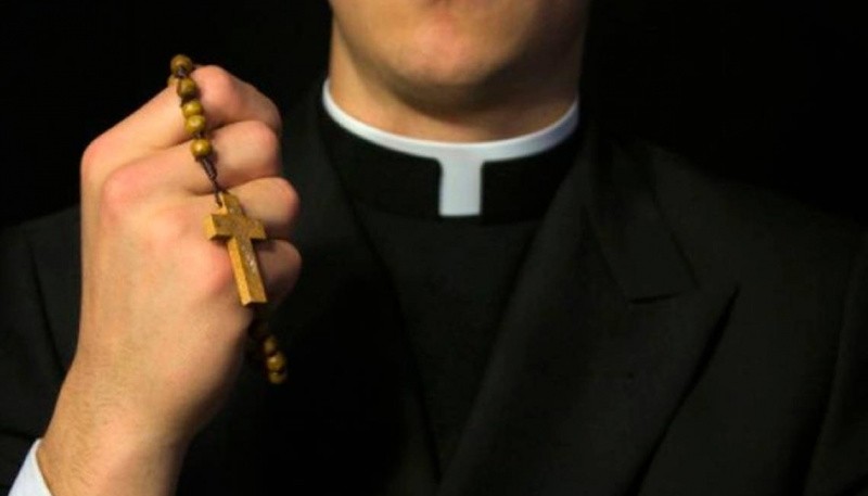 Se enamoró de un sacerdote y le dejó un mensaje en la Iglesia: “Te amo y eso no es pecado”Sa