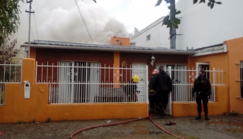 Incendio en el quincho de una vivienda (foto C.R.)