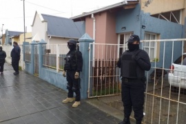 Realizan allanamiento tras amenazas con armas de fuego entre vecinos