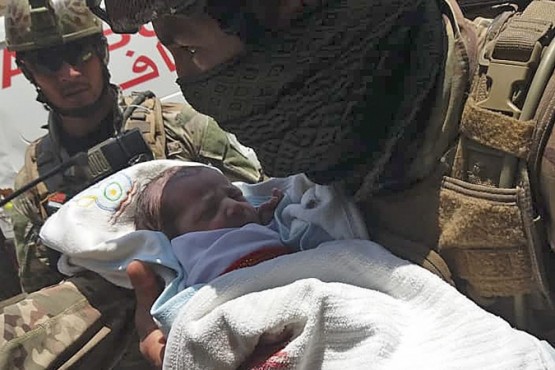 Un bebé recibió dos disparos en medio de un atentado terrorista y sobrevivió