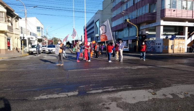 Reclamos de trabajadores por pagos, reincorporaciones y salarios