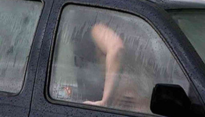 Los sorprendieron teniendo sexo en un auto en plena cuarentena (Imagen ilustrativa) 
