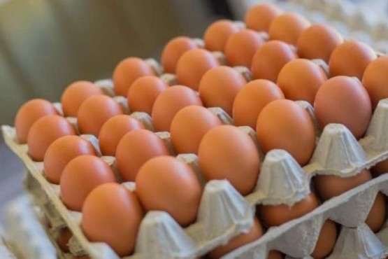 A qué se debe el sobreprecio en los huevos y la leche