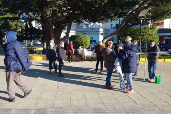 Jubilados reclaman el pago de haberes de los últimos dos meses