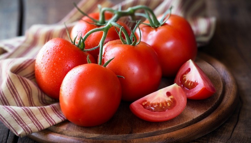 Un estudio reveló cómo y dónde conviene guardar los tomates