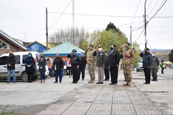 Se realizó el izamiento patrio por el 25 de mayo