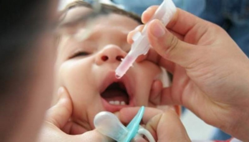 El Ministerio de Salud informó que se deja de usar la vacuna oral Sabin contra la poliomielitis