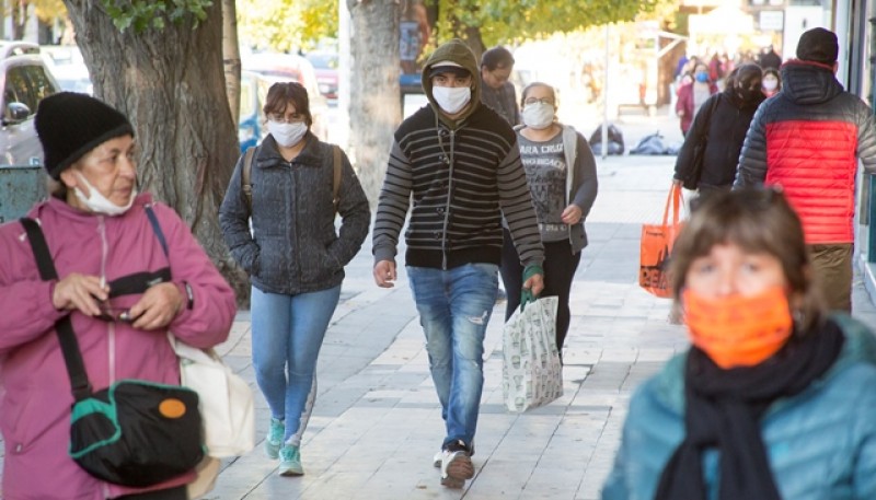 Gente en la calle (foto archivo C.R.)