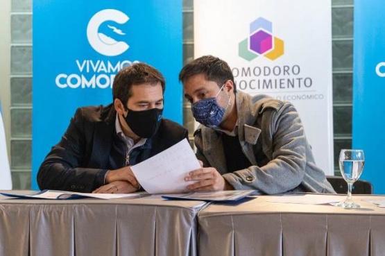 Luque entregó nuevos créditos a comerciantes y anunció una nueva línea para pymes