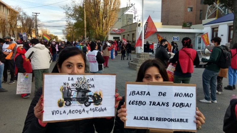 Marchan en repudio al ataque homofóbico