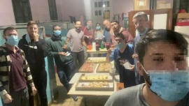 Los entrerrianos aislados por compartir un mate se juntaron a comer pizza