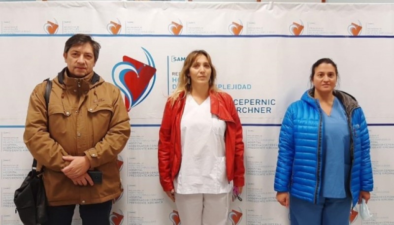 De Cristófaro (centro) junto al director ejecutivo Dr. Osvaldo Cordano y la directora médica Viviana Bruno.