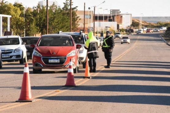 Intensifican los controles en la zona céntrica y en el puesto caminero de ingreso