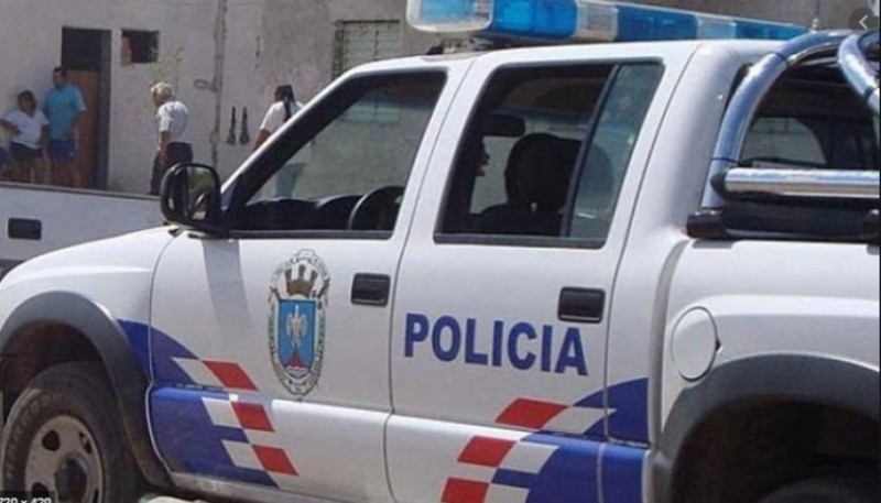 Hicieron un trío en un auto y terminaron todos detenidos