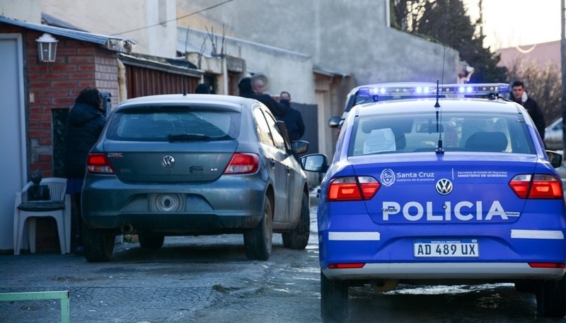 Los policías trabajaron por varias horas en la casa. (Foto: F.C.)