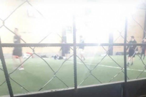 Clausuran cancha de Fútbol 5 en Río Gallegos cuando se jugaba un partido