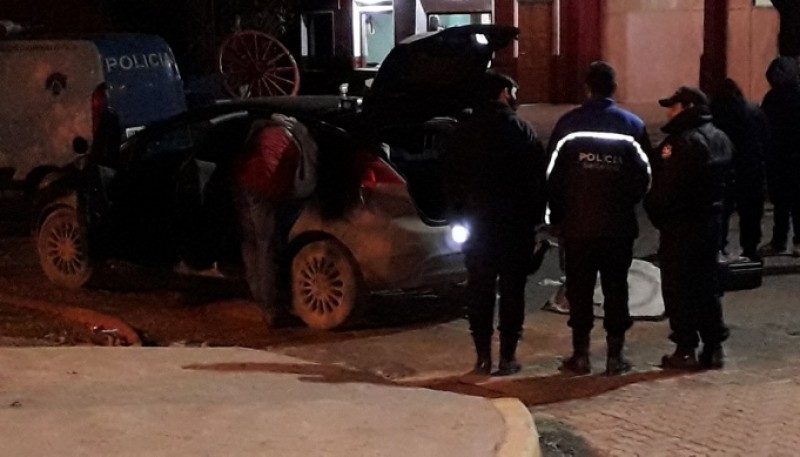 La policía requiso el rodado de uno de los detenidos. (Foto: Marcelo Del Buono)