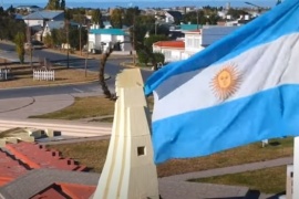 Creó la "versión santacruceña" del himno nacional y se la dedicó a su papá